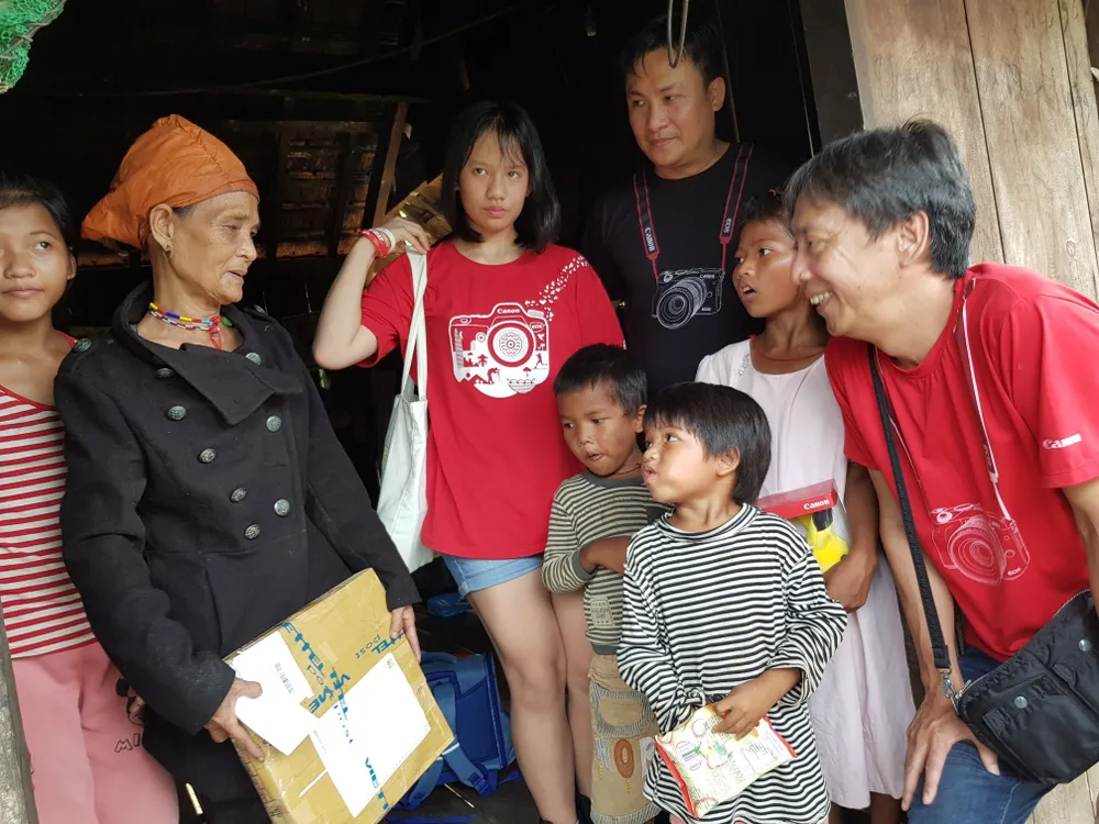 Trao tặng phòng học và nhà vệ sinh cho đồng bào Mã Liềng ảnh 3