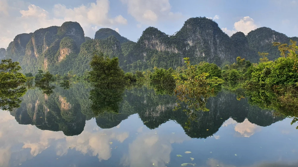 2 vợ chồng người Rục bỏ nhà vào hang tránh lũ hơn 1 tháng không có thông tin ảnh 2 2 vợ chồng người Rục bỏ nhà vào hang tránh lũ hơn 1 tháng không có thông tin ảnh 2