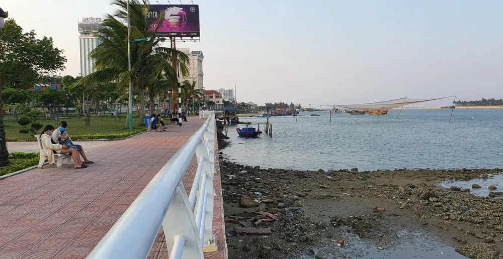 Đôi bờ sông Nhật Lệ bừng sáng sau khi được chỉnh trang  ảnh 3