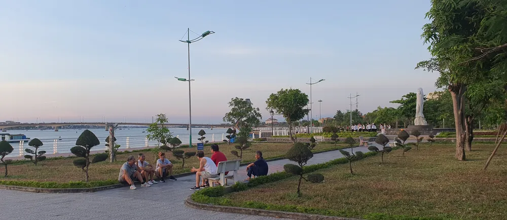 Đôi bờ sông Nhật Lệ bừng sáng sau khi được chỉnh trang  ảnh 4