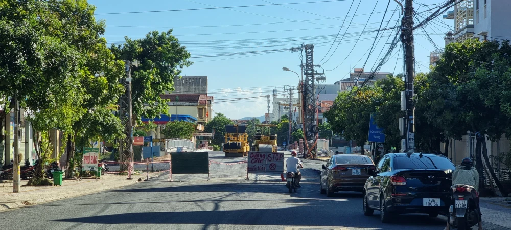 Cầu Cống Mười trễ hẹn 1 tháng vẫn chưa được thông tuyến