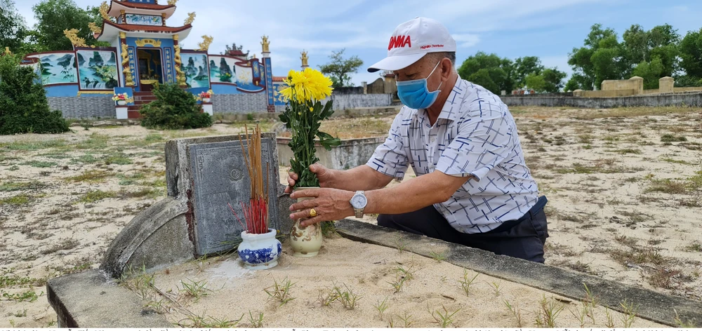 Nhà báo làng Nguyễn Tiến Nên trong chuyến tìm mộ danh tướng Nguyễn Phạm Tuân, danh tướng thời ký Cần Vương theo vua Hàm Nghi 