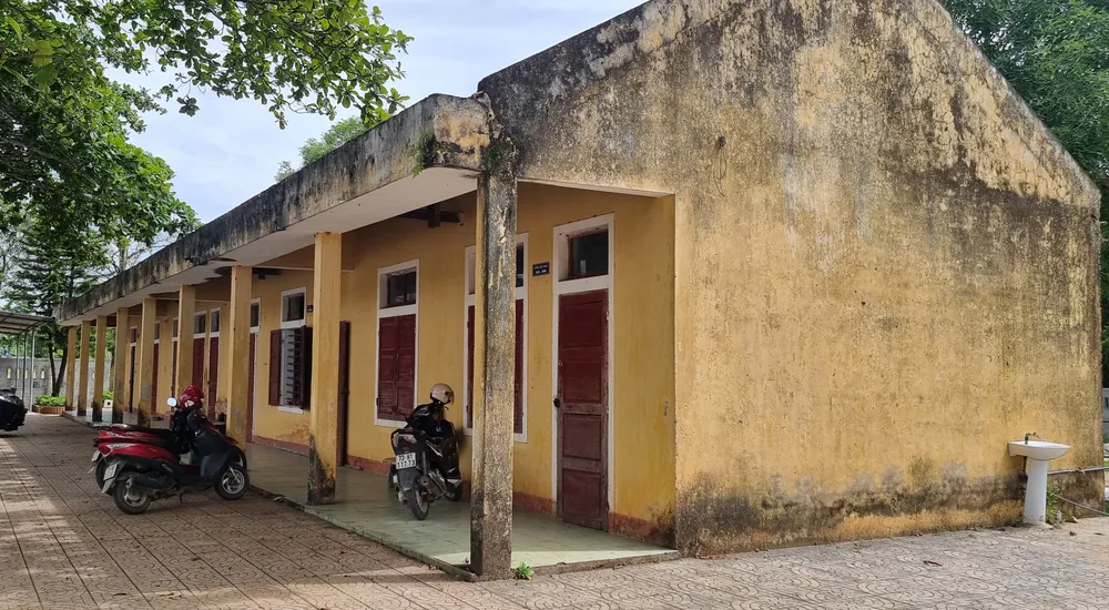 Cận cảnh nhiều trường học xuống cấp khiến cả nghìn học sinh thiếu phòng học ảnh 10 Cận cảnh nhiều trường học xuống cấp khiến cả nghìn học sinh thiếu phòng học ảnh 10