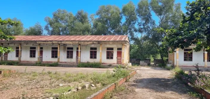 Cận cảnh nhiều trường học xuống cấp khiến cả nghìn học sinh thiếu phòng học ảnh 4 Cận cảnh nhiều trường học xuống cấp khiến cả nghìn học sinh thiếu phòng học ảnh 4