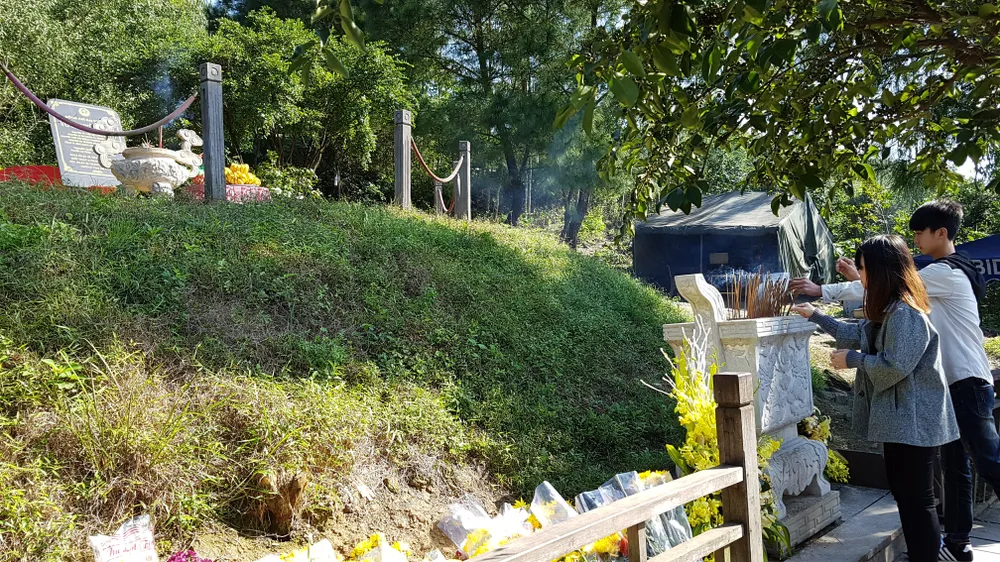 Người dân viếng mộ Đại tướng Võ Nguyên Giáp Người dân viếng mộ Đại tướng Võ Nguyên Giáp