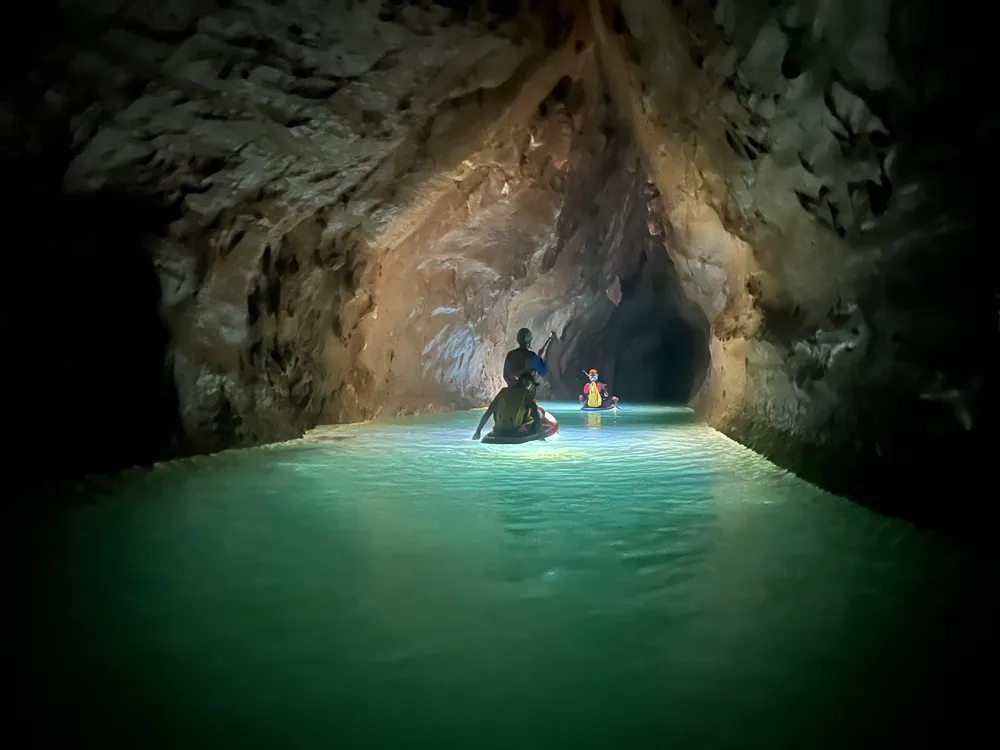 Hệ thống hang động mới chủ yếu hang nước. Ảnh: BCRA