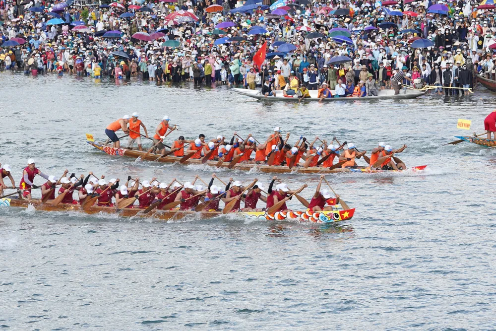 Lễ hội đua thuyền huyện Quảng Ninh