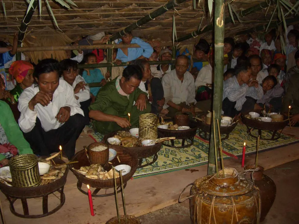 Cúng Giàng trong hội đập trống Ma Coong
