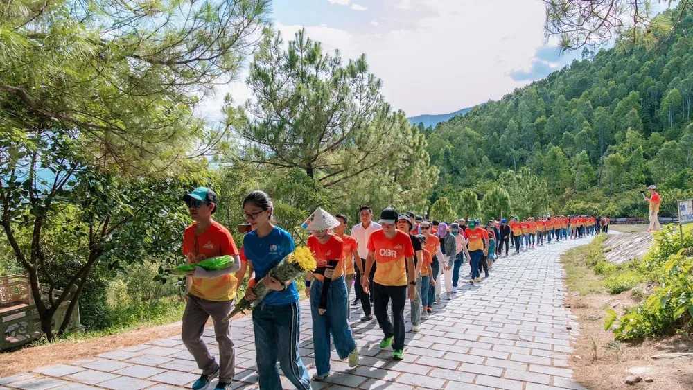 Du khách viếng mộ Đại tướng Võ Nguyên Giáp dịp lễ 2-9-2023