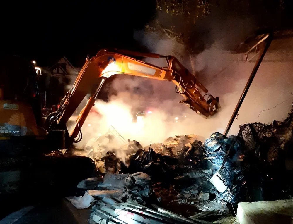 Máy xúc dập lửa Máy xúc dập lửa