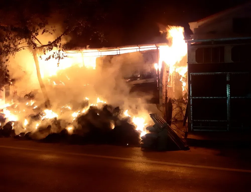 Vụ cháy bùng phát dữ dội Vụ cháy bùng phát dữ dội