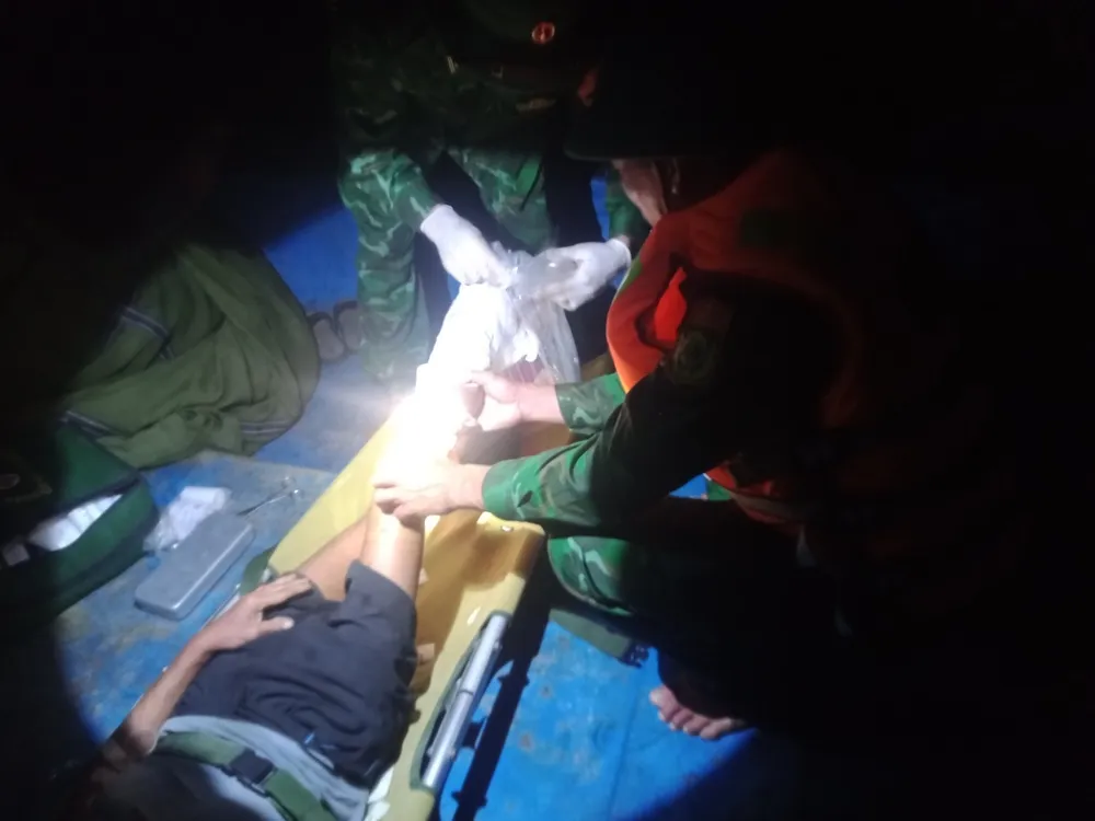 Bộ đội băng bó ban đầu