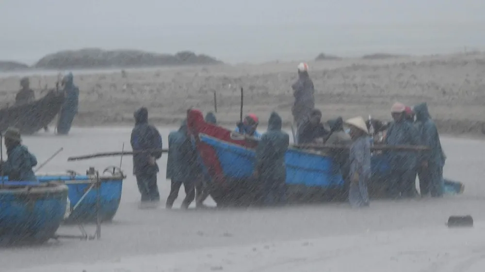 Một ngư dân Quảng Bình đang mất tích khi đánh bắt trên biển hôm 27-11