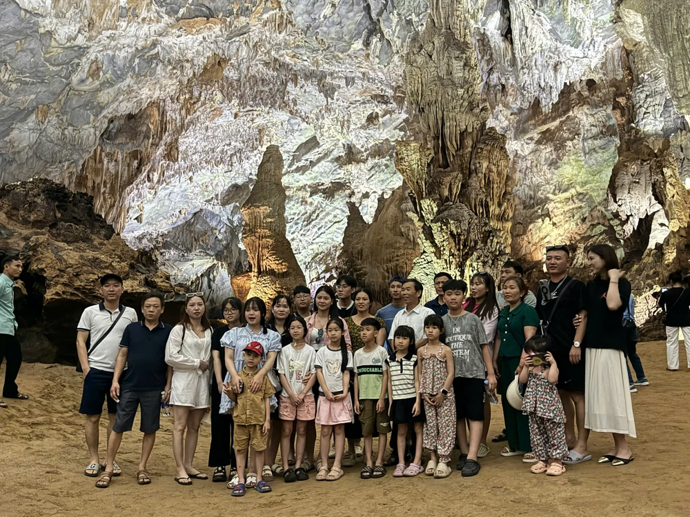 Tham quan Phong Nha 1000058591.jpg