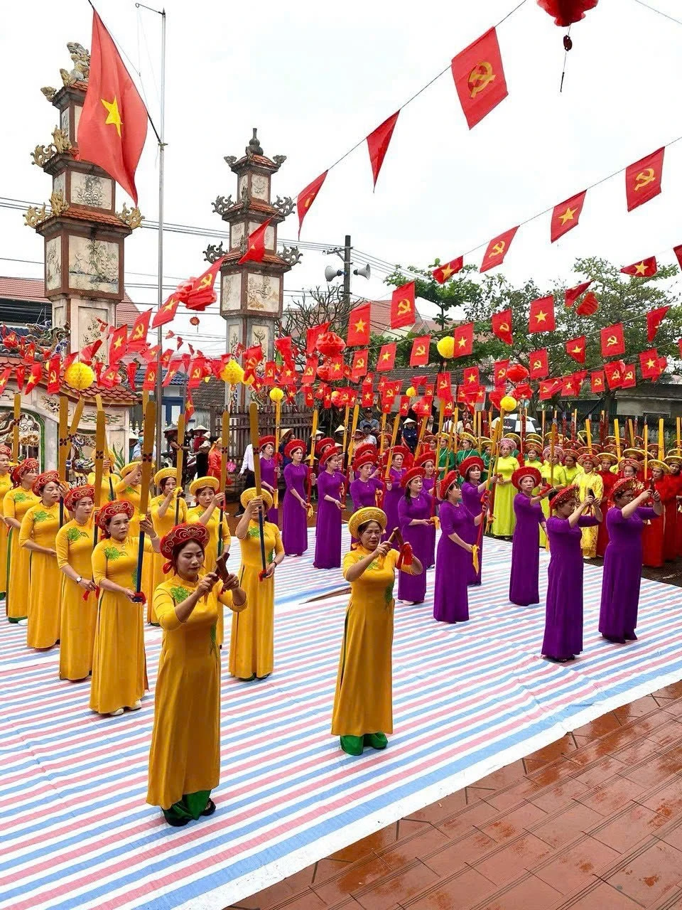 Hội hè đình làng Nhân Trạch 1000024915.jpg