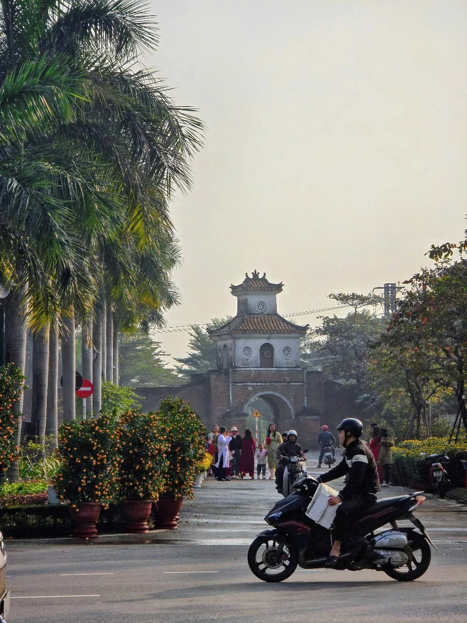 Thành Đồng Hới bên sông Nhật Lệ 1000025170.jpg