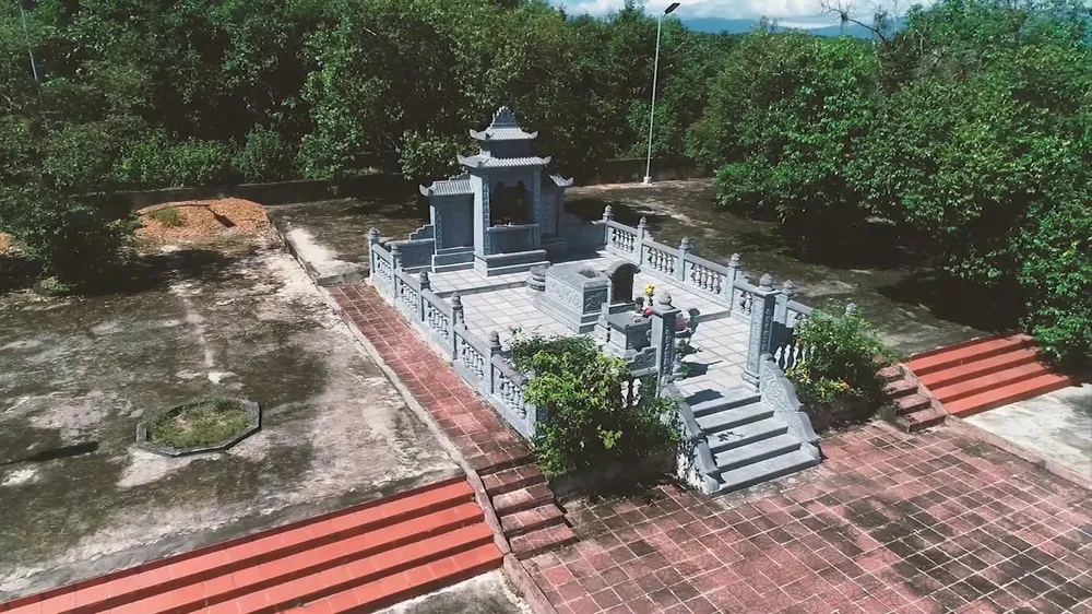 Hàng năm người dân hương khói với danh sĩ Nguyễn Hàm Ninh 1000059187.jpg