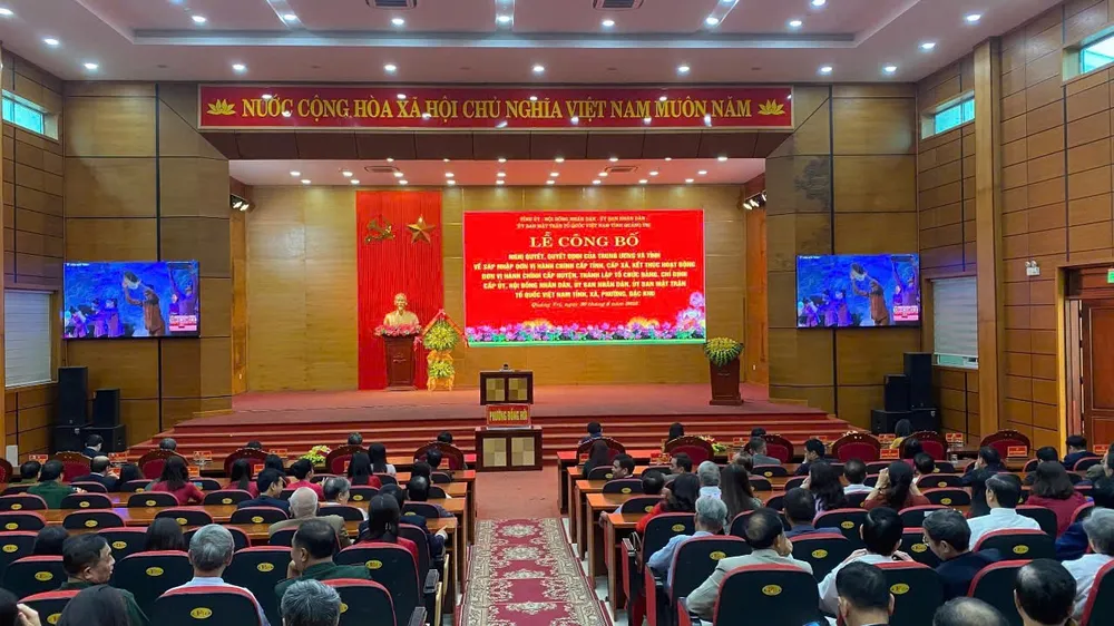 Quang cảnh buổi lễ tại Đồng Hới. Ảnh: MINH PHONG 1000025693.jpg