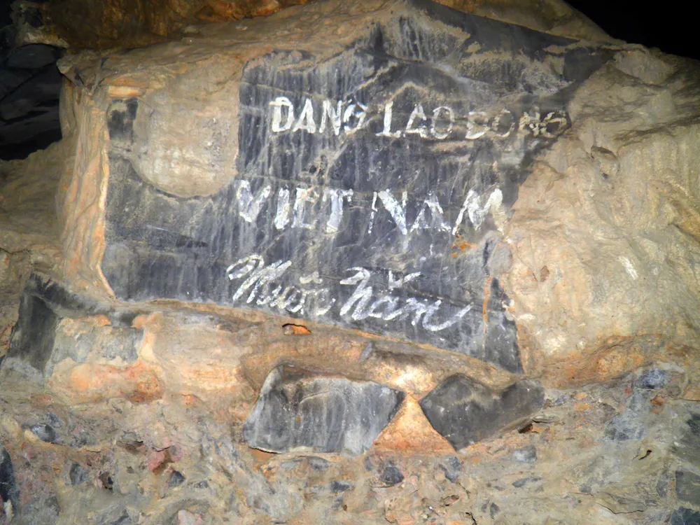 Dòng chữ muôn năm chưa phai mờ 1000059536.jpg