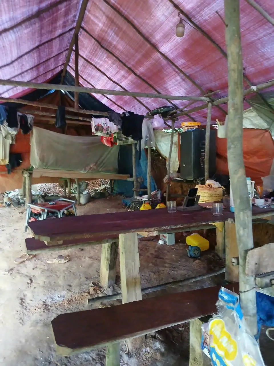 ជំរុំជីកយករ៉ែមាស 1000026018.jpg