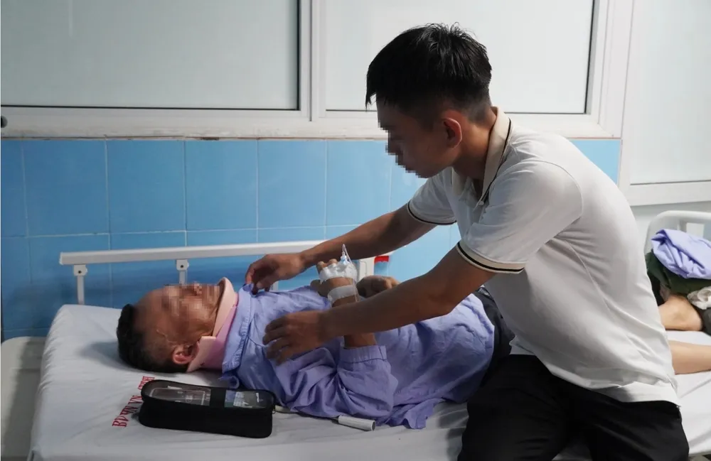 Victim of spinal injury from picking longan to share with neighbors 1000060447.jpg