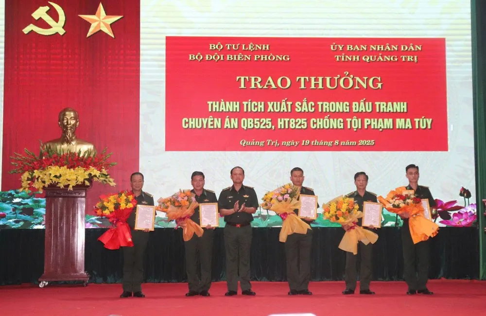 Khen thưởng Ban chuyên án 1000026724.jpg
