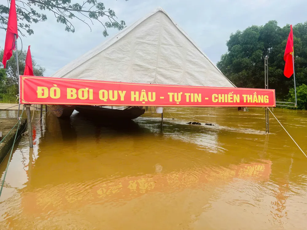 Khu vực đò bơi trên sông Kiến Giang, Quảng Trị lũ lên 1000027087.jpg
