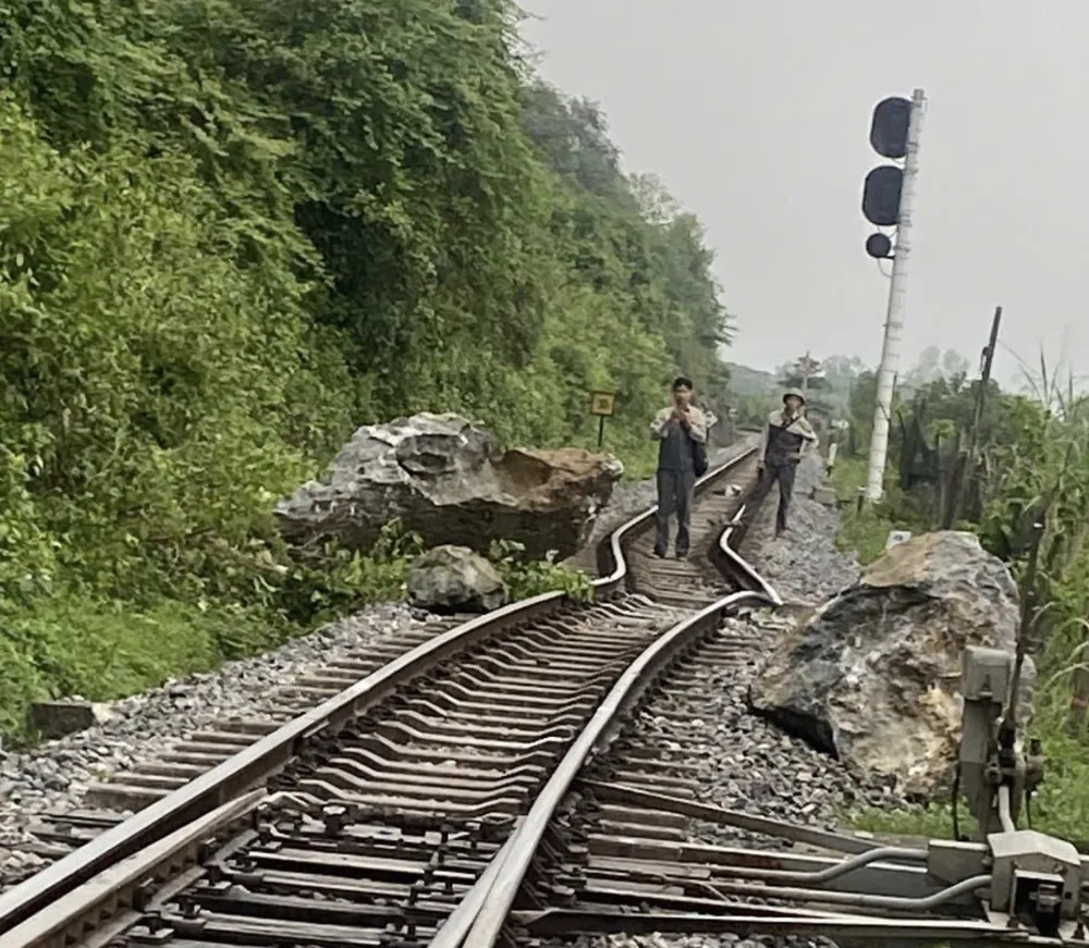 Hiện trường vụ sạt lở 1000060718.jpg