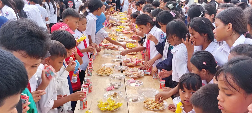 Món quà yêu thương và bữa tiệc hạnh phúc 1000027284.jpg