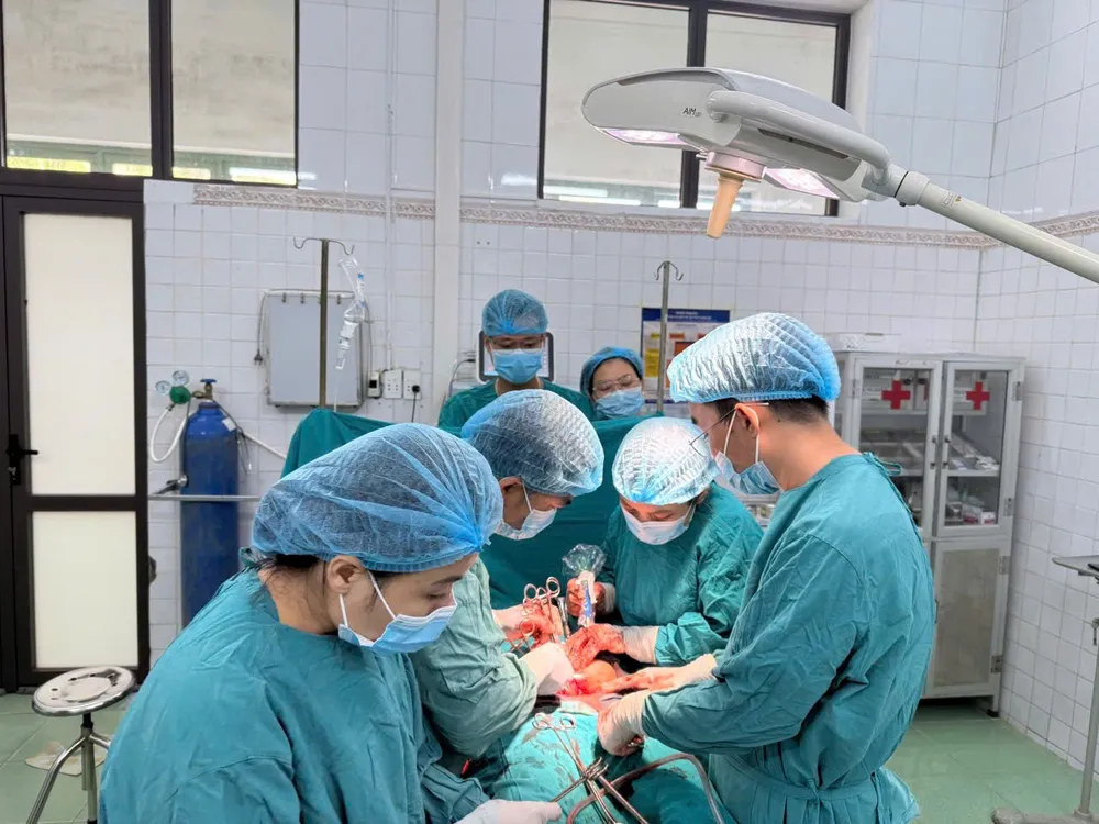 Ca phẫu thuật kéo dài 2 tiếng 1000027286.jpg