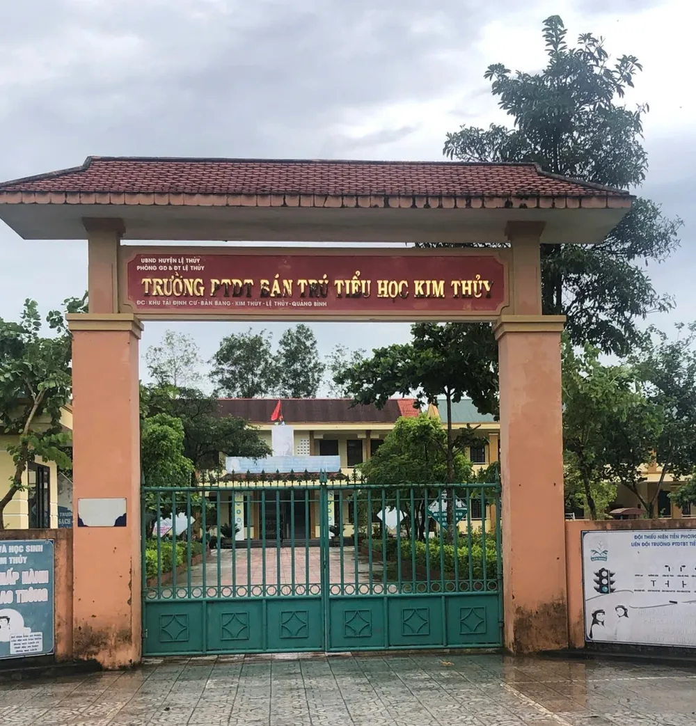 Trường học nơi 40 em ăn sáng bằng bánh tày ôi thiu và nhập viện 1000061274.jpg