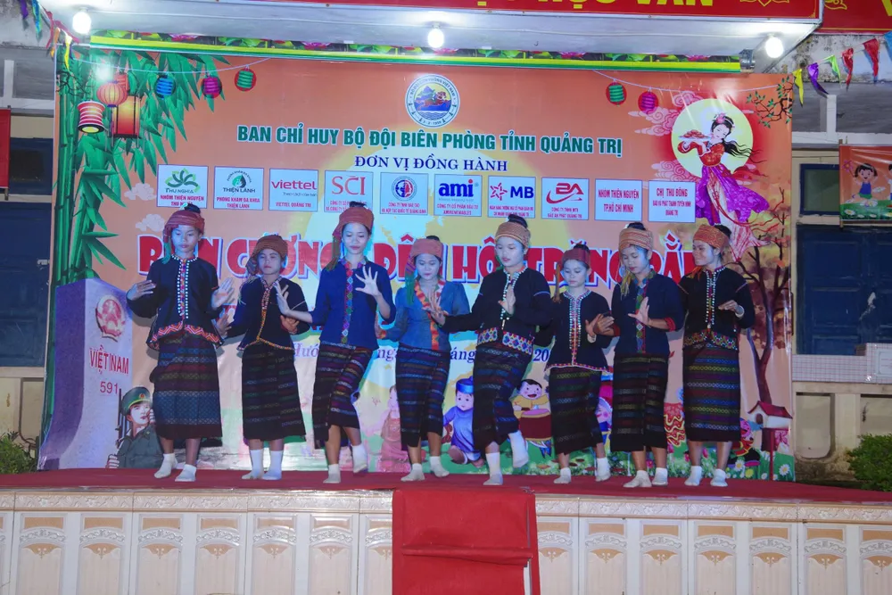 Văn nghệ đêm hội trăng rằm biên cương 1000027817.jpg