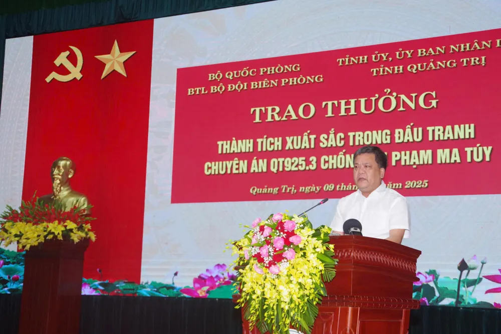 Ông Trần Phong, Chủ tịch UBND tỉnh Quảng Trị, phát biểu ghi nhận chiến công ban chuyên án 1000027962.jpg