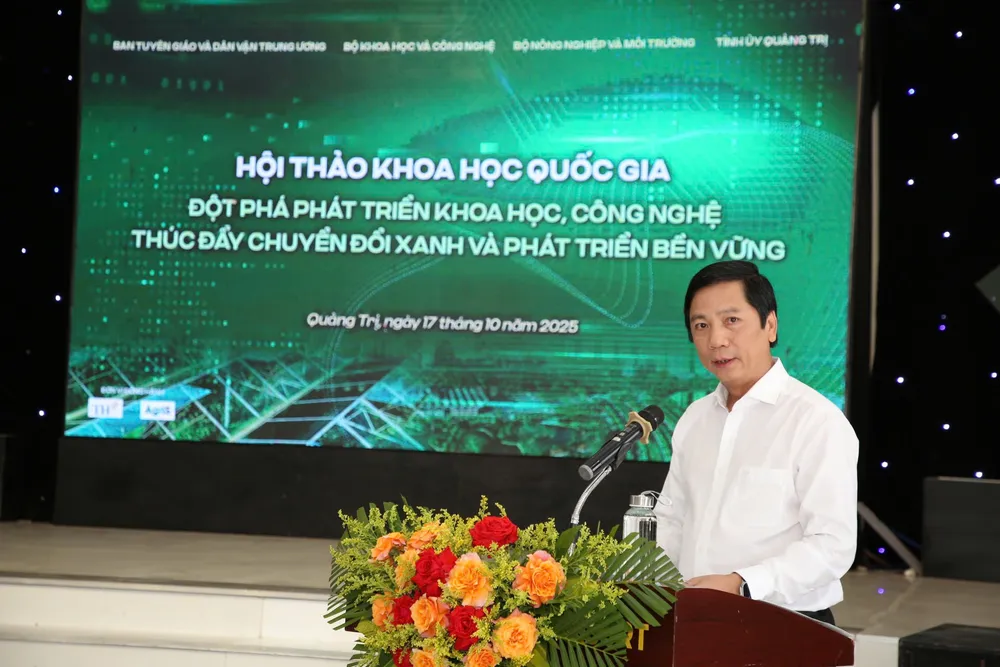 El Sr. Hoang Nam, vicepresidente del Comité Popular Provincial de Quang Tri, habló 1000061523.jpg