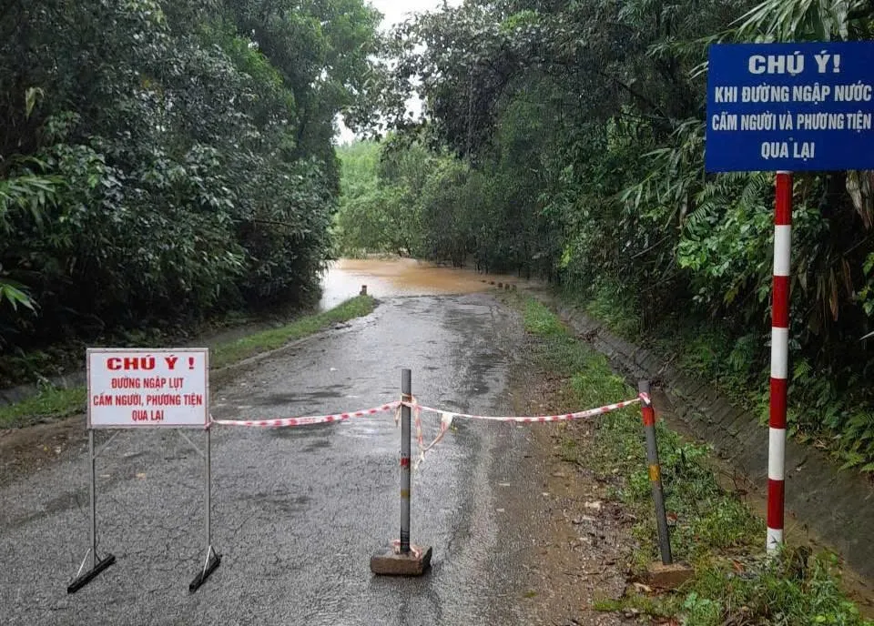 Ngập lụt đoạn Km9+650 ĐT571 1000028204.jpg