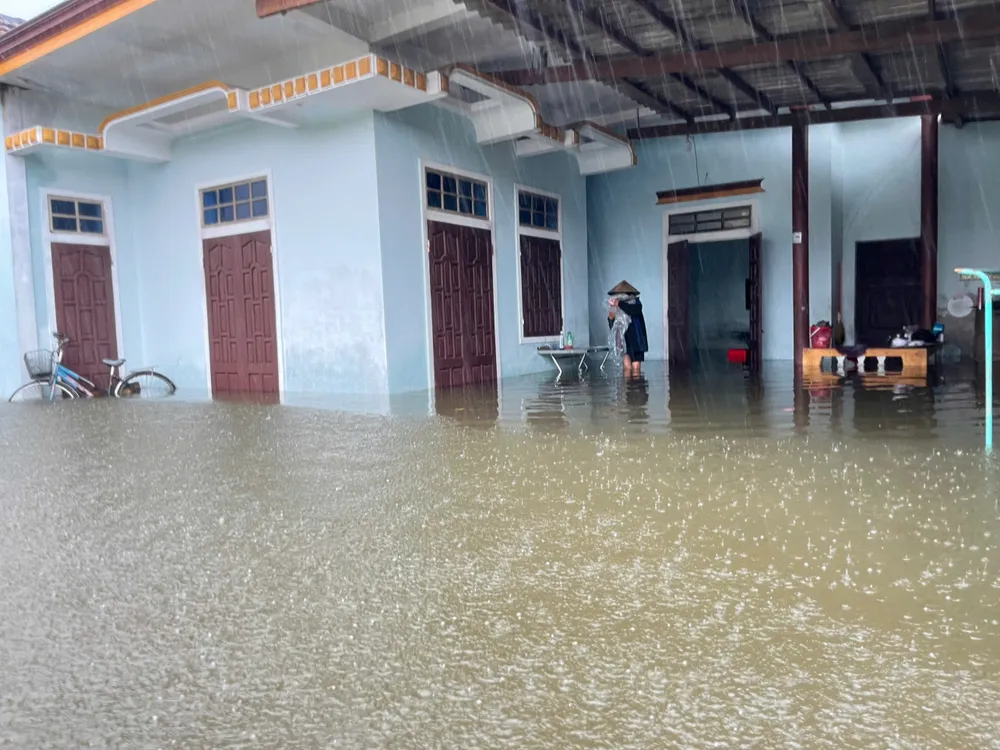 Τα νερά των πλημμυρών κατέκλυσαν σπίτια στην κοινότητα Κουάνγκ Τρατς 1000061841.jpg