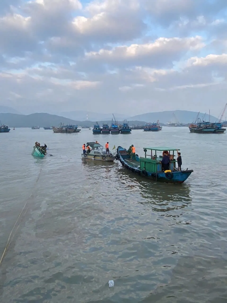 Los miembros de la tripulación ahora están a salvo. 1000029421.jpg