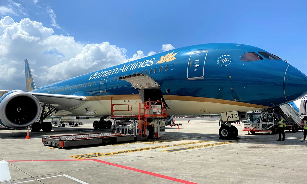 Tiếp tục thua lỗ trong quý III, Vietnam Airlines lại đứng trước nguy cơ hủy niêm yết