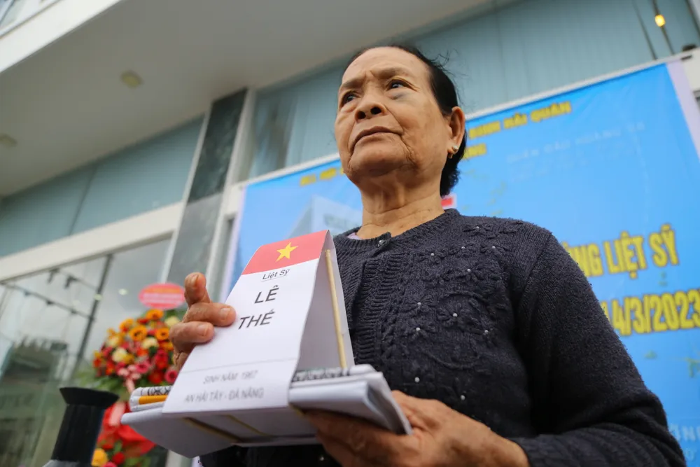 Bà Trần Thị Huệ, mẹ liệt sĩ Lê Thế. Ảnh: PHẠM NGA