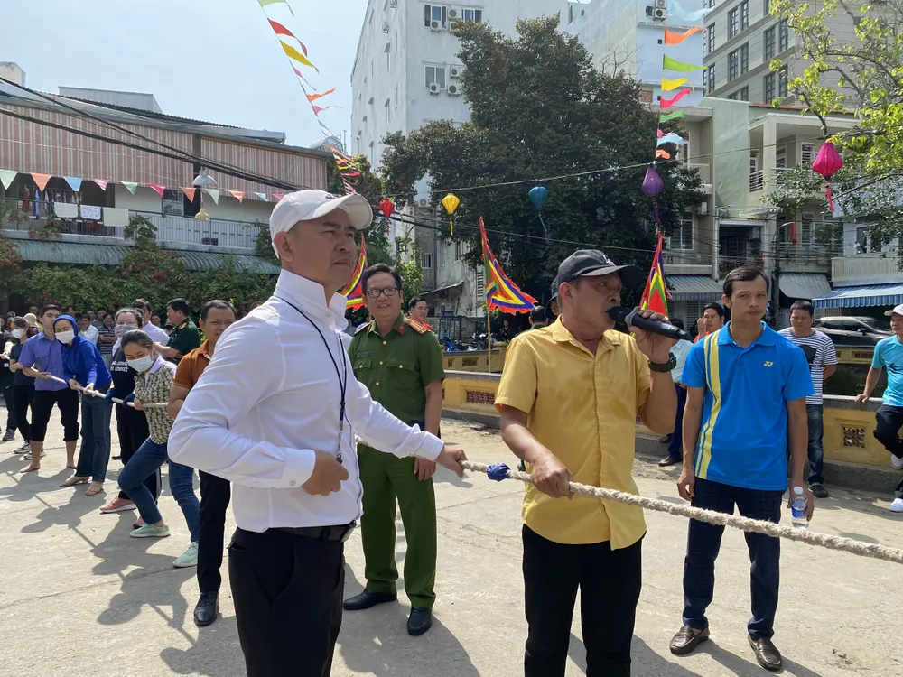 Kéo co là một trong các hoạt động văn hóa dân gian được tổ chức tại lễ hội. Ảnh: PHẠM NGA Kéo co là một trong các hoạt động văn hóa dân gian được tổ chức tại lễ hội. Ảnh: PHẠM NGA