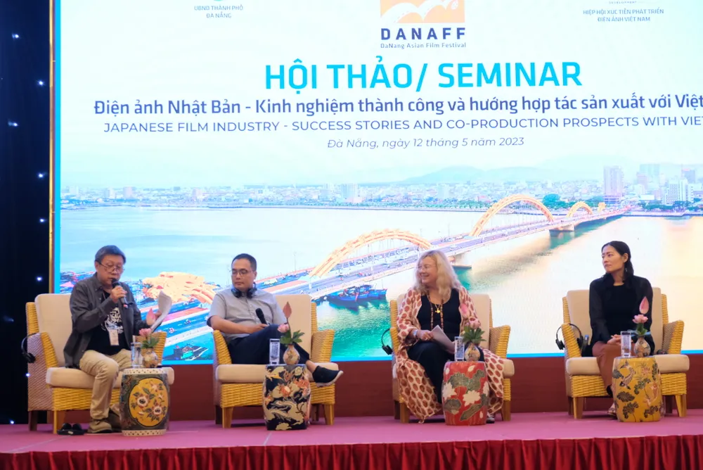 Các chuyên gia thảo luận tại hội thảo