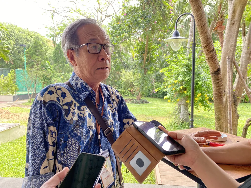 NSƯT Đặng Tất Bình chia sẻ với báo chí. Ảnh: PHẠM NGA