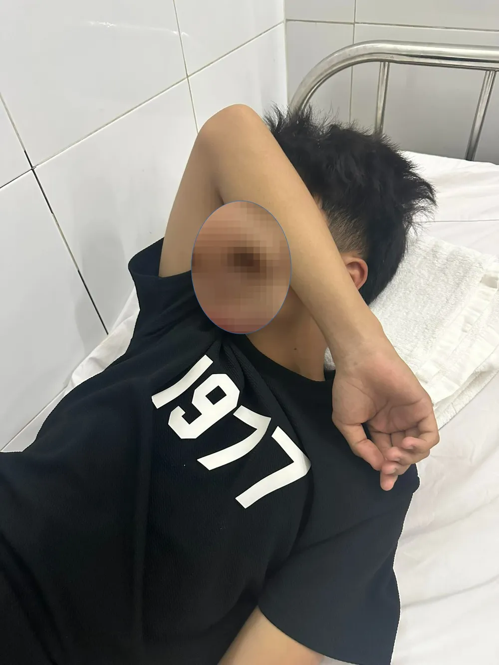 Hiện em T. đang điều trị tại bệnh viện. Ảnh: GIA ĐÌNH CUNG CẤP