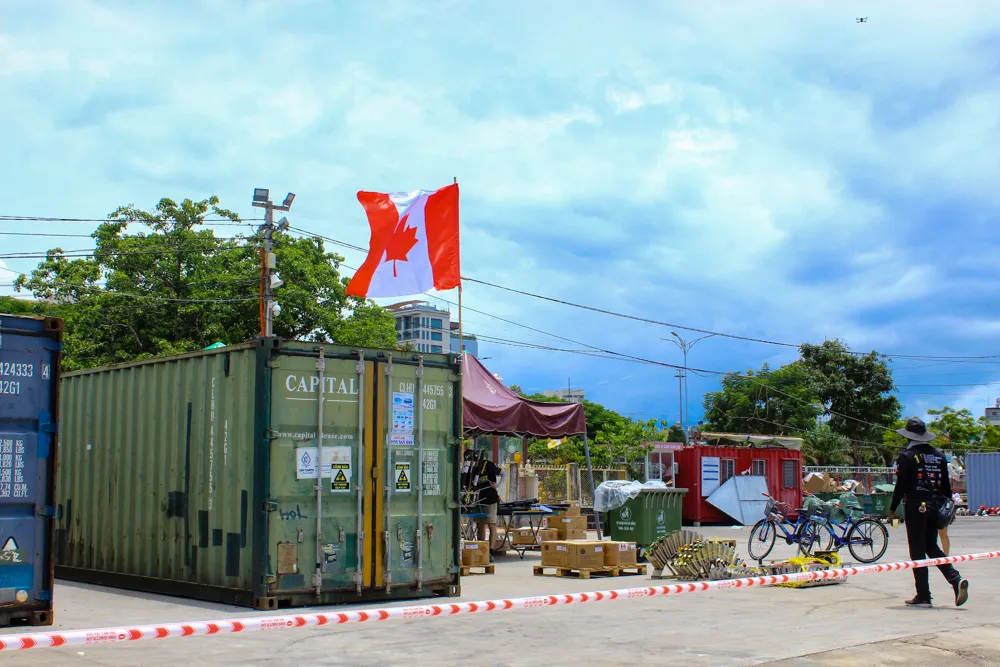 Khu vực bắn của đội pháo hoa Canada. Ảnh: PHẠM NGA Khu vực bắn của đội pháo hoa Canada. Ảnh: PHẠM NGA