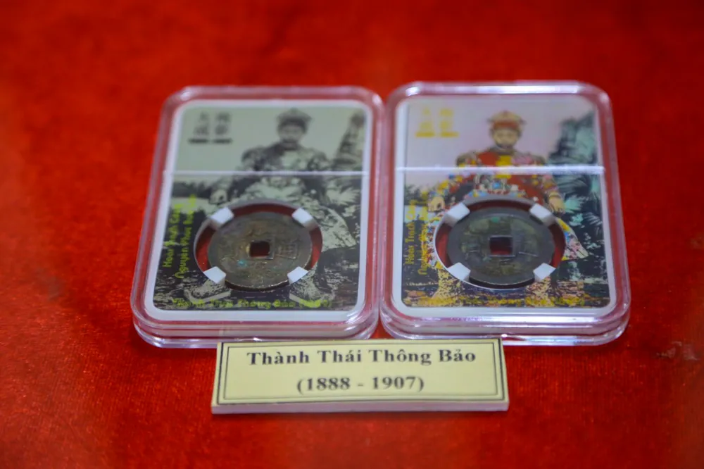 Theo ông Huỳnh Đình Quốc Thiện, Giám đốc Bảo tàng Đà Nẵng: Các nhà sưu tập tư nhân chính là cánh tay nối dài góp phần cùng với ngành Văn hóa Đà Nẵng gìn giữ di sản quý báu mà cha ông để lại. Ảnh: PHẠM NGA