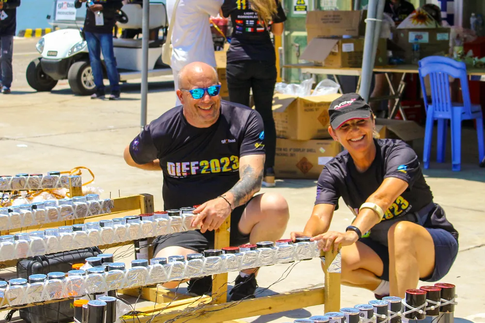 Đội tuyển Anh sẽ sử dụng những bản hit US-UK trữ tình như Shallow của Lady Gaga hay Run, Light Up của Leona Lewis để làm nhạc nền cho màn trình diễn pháo hoa của mình