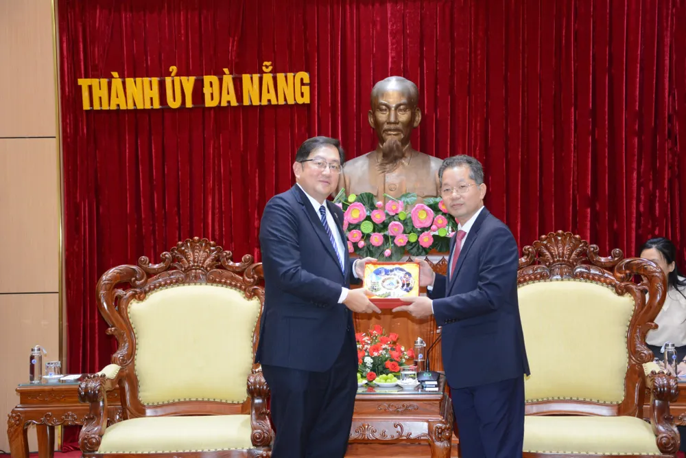 Bí thư Thành ủy Đà Nẵng Nguyễn Văn Quảng hoan nghênh chuyến thăm của ông Dato’ Tan Yang Thai, Đại sứ Đặc mệnh toàn quyền Malaysia tại Việt Nam Bí thư Thành ủy Đà Nẵng Nguyễn Văn Quảng hoan nghênh chuyến thăm của ông Dato’ Tan Yang Thai, Đại sứ Đặc mệnh toàn quyền Malaysia tại Việt Nam