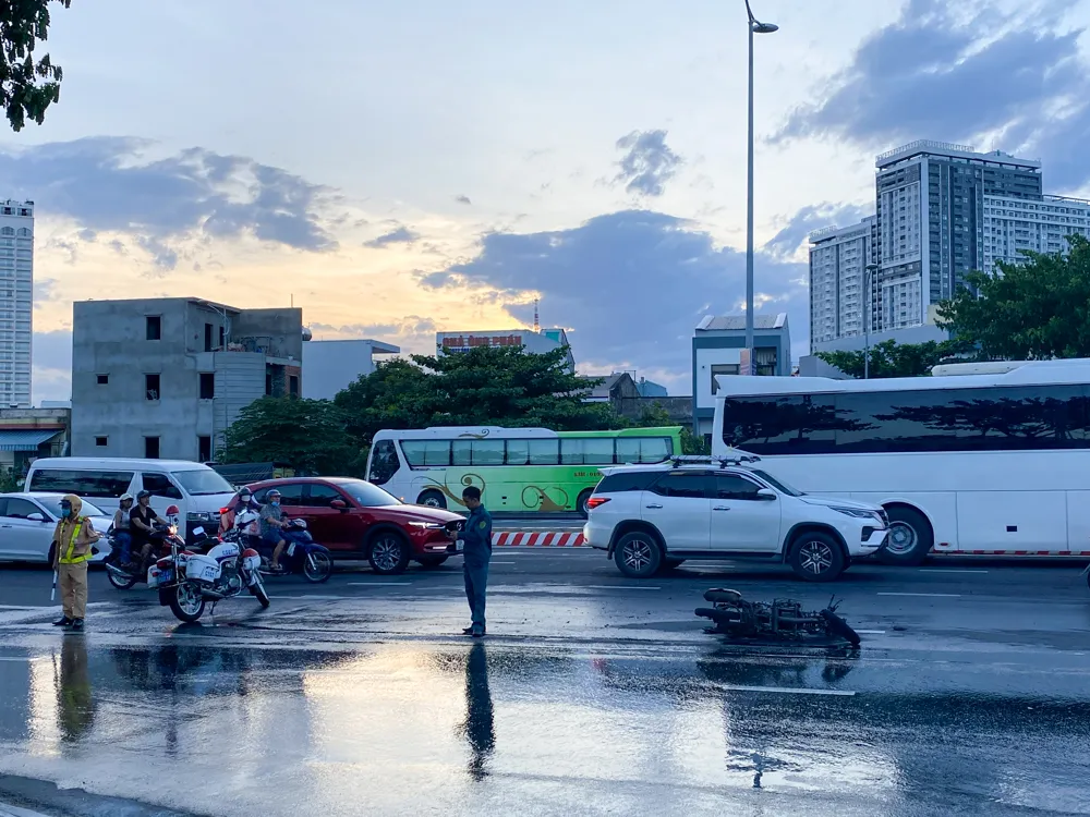 Cơ quan chức năng bảo vệ hiện trường và phân luồng giao thông