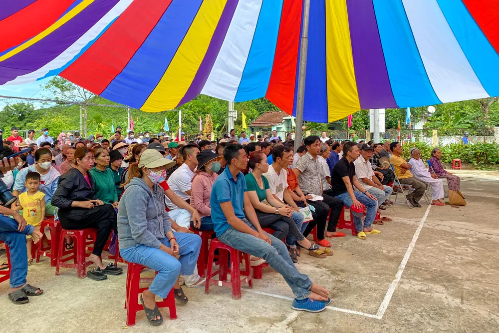 Người dân thôn Nam Yên dự buổi đối thoại ngày 10-9