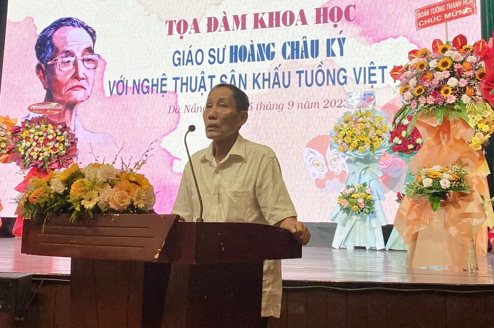 Đạo diễn Hoàng Hoài Nam chia sẻ về người cha của mình, giáo sư Hoàng Châu Ký Đạo diễn Hoàng Hoài Nam chia sẻ về người cha của mình, giáo sư Hoàng Châu Ký